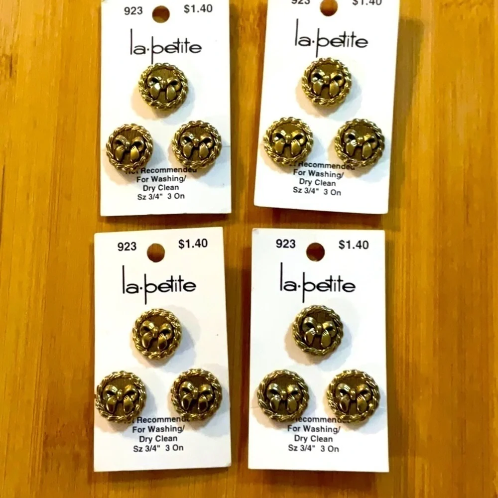 La.petite Buttons 4 Cards 12 Buttons Antique Gold 3/4” Bow in Circle